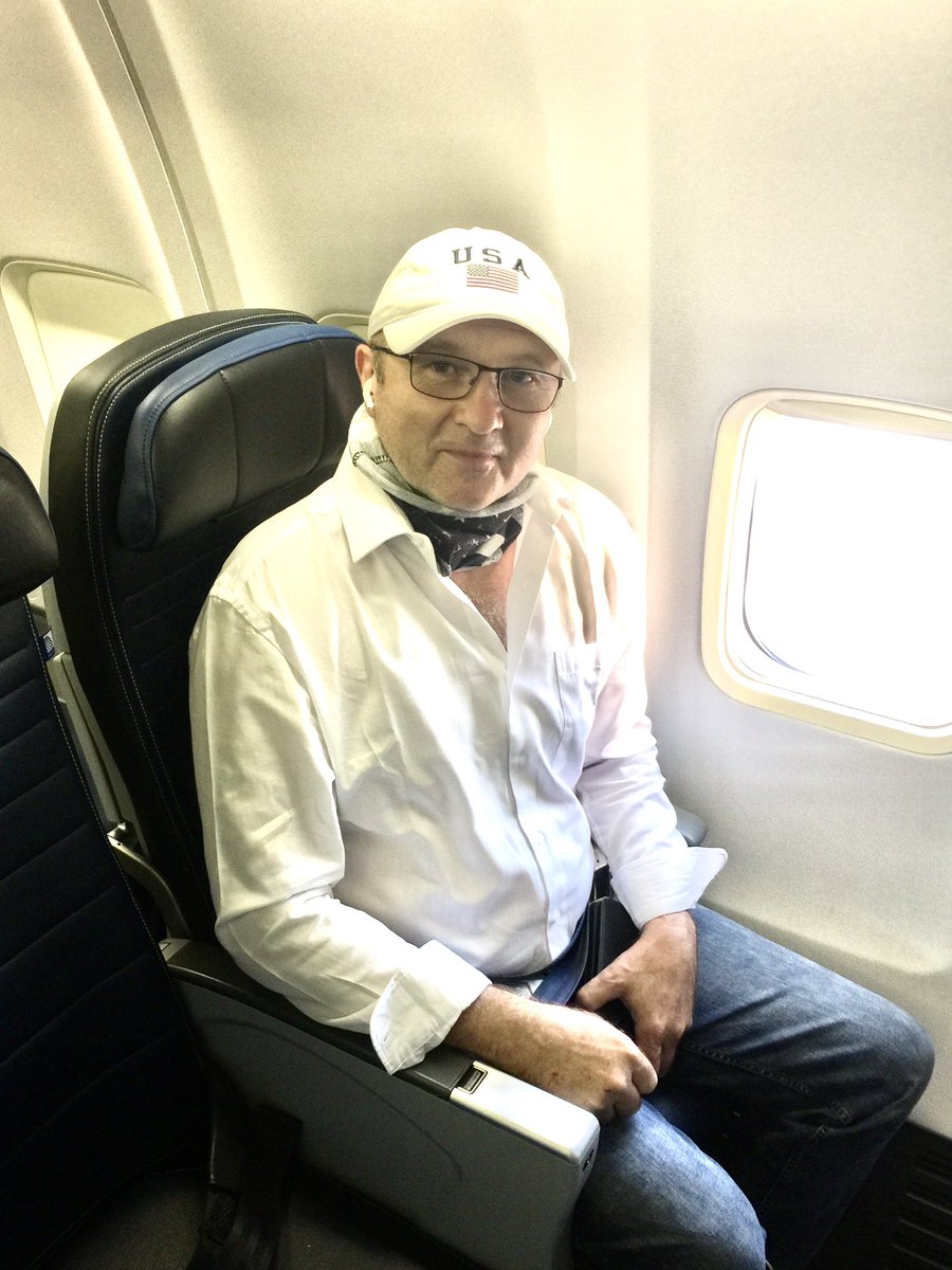 Tweety9161's tweet photo. SMF celebrating Million Miler Flyer Mr. Chobanov! We appreciate you putting your trust in us @United to keep you ✈️SAFE! Thank you for your support! @GaryThomasUA @weareunited #beingunited #winningthelines https://t.co/kPrDxBiroo