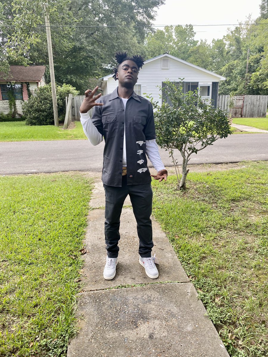 sackedup__smack's tweet photo. uu could rap dat gangsta shii ii still dnt feel uu, uu mke 1 move mi young niggas gone drill uu. #llskip💚🕊 https://t.co/ZinpyPvLmD