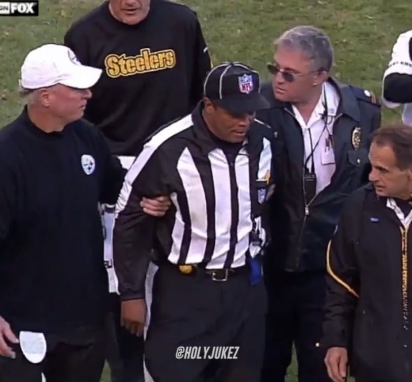 My guy caught the ref lacking... absolutely PANCAKED 😂🥞