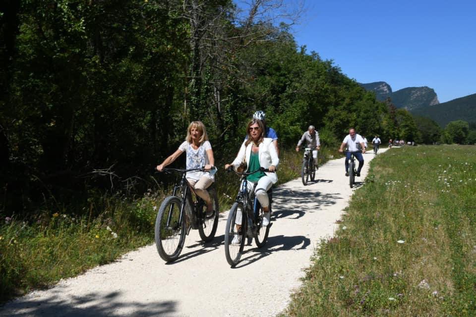 MoutonMP's tweet photo. La nouvelle voie verte de la forêt de Saou propose sur 3 kilometres une piste respectueuse pour nos vélos dans ce cadre magnifique et exceptionnel, 300 000 euros ont été consacrés par le @La_drome. elle s'inscrit dans une vrai politique ambitieuse de transition écologique https://t.co/RqrW0DMJA7