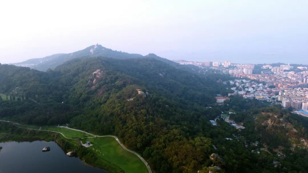 woxiamen's tweet photo. According to China's Economic Life Survey 2019-20, released on July 6th, 2020, #Xiamen was named among China's Top 10 Cities for Living. Meanwhile, Xiamen was named an ideal city for young people aged between 18 and 35.

https://t.co/9dAT2T3aXU

#Fujian https://t.co/nXRcoLwlYF