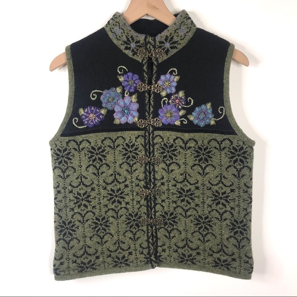 PlaidPosh's tweet photo. So good I had to share! Check out all the items I'm loving on @Poshmarkapp #poshmark #fashion #style #shopmycloset #danielrainn #icelandicdesign #wildfox: https://t.co/0EQ8ARavJp https://t.co/A5llBQdjka