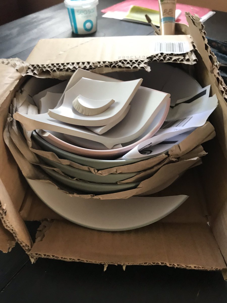 The saddest delivery from @Georgeatasda 4 x broken pasta bowls and a broken bowl from a dinner set 😭😭😭