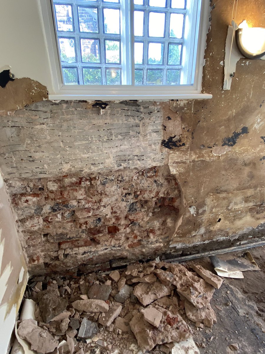 Snelbert's tweet photo. @PeteWard7 I just bought a house built circa 1700. Damp ‘experts’ quoted between 5 and 10k to fix some issues. Check this out after I removed previous damp proofing ‘efforts’. Brick totally soaking and now ruined 😭😢 https://t.co/GptUybKLeT