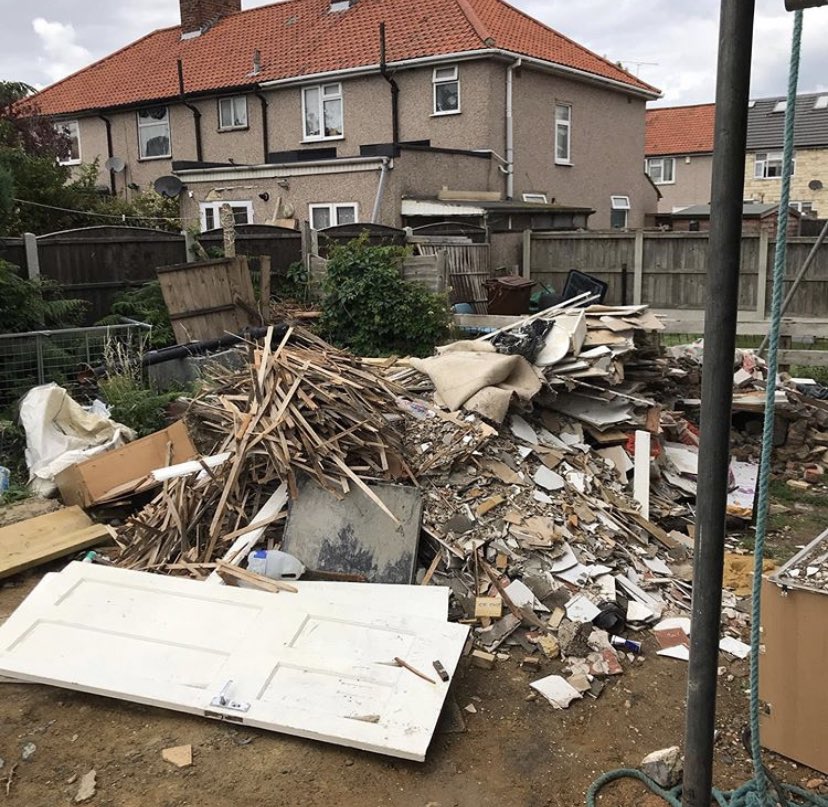 wasteruslimited's tweet photo. Helping the builders clearing out some more space for them to work. Any job. No job is too big !! We can do more than one load !! #rubbish #builders #clearance #waste #recycling #garbage #insta #fb #emailus #callus 07501998990 https://t.co/0lxv4shF1r