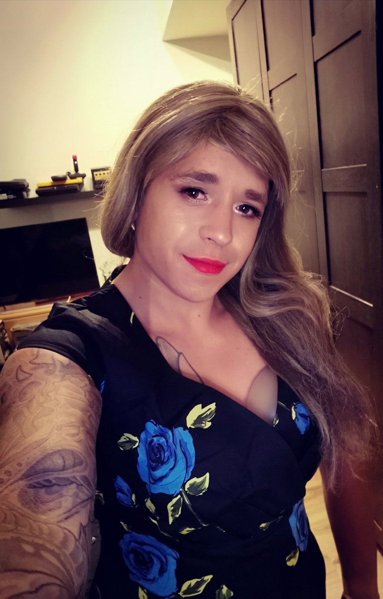 XDCherry3's tweet photo. Can't wait to wear this dress properly with my blue heels ππ but for now this pic will just have to do π so ignore the brows #PrePluck π, the fact you can see some of my chicken fillet and my Ermmm..... Eyes ππ #50sDress #NeedToInvestInABeltForIt π #Tgirl https://t.co/1s96VeTQ3x
