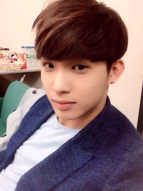 [200727] • day 26hyunsik, did u ever noticed that the angle of every selcas u took were similar? bcs i did  can we consider tht as today's TMI?  wow am i start talking nonsense at 02.30am?  i miss u I SHOULD GO TO SLEEP RN BYE GOOD NIGHT ILY  @BTOB_IMHYUNSIK