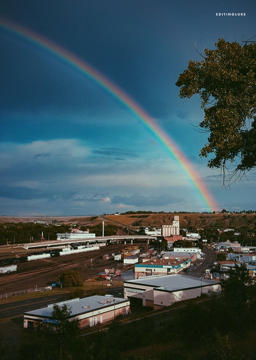 MHBrewCo's tweet photo. It's easy to forget to stop and appreciate your surroundings. Luckily we have the talented @Fandrix to remind us why we all call Medicine Hat home. Here's to our great city - we love it so much we named ourselves after it 😆

More of his Med Hat photos: https://t.co/88Ypwv1Gxe https://t.co/MKWaatRYv4