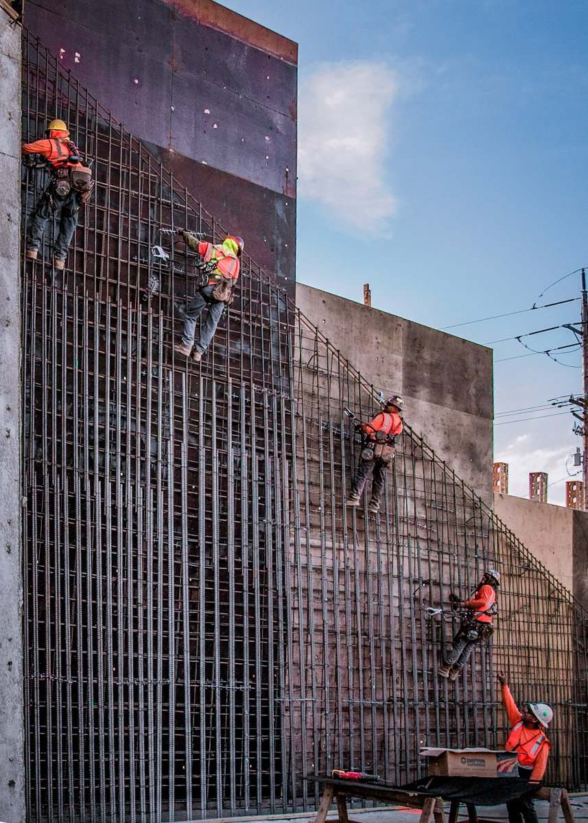 TutorPerini's tweet photo. Hard at work last week on Avenue 12 in Madera County for the California High-Speed Rail Authority!

#TutorPerini #TPC #Construction #Infrastructure #CAHSRA #California #HighSpeedRail #Madera #Fresno #IronWorkers #EssentialWorkers #MondayMotivation @CaHSRA https://t.co/KyAvQoKC8c
