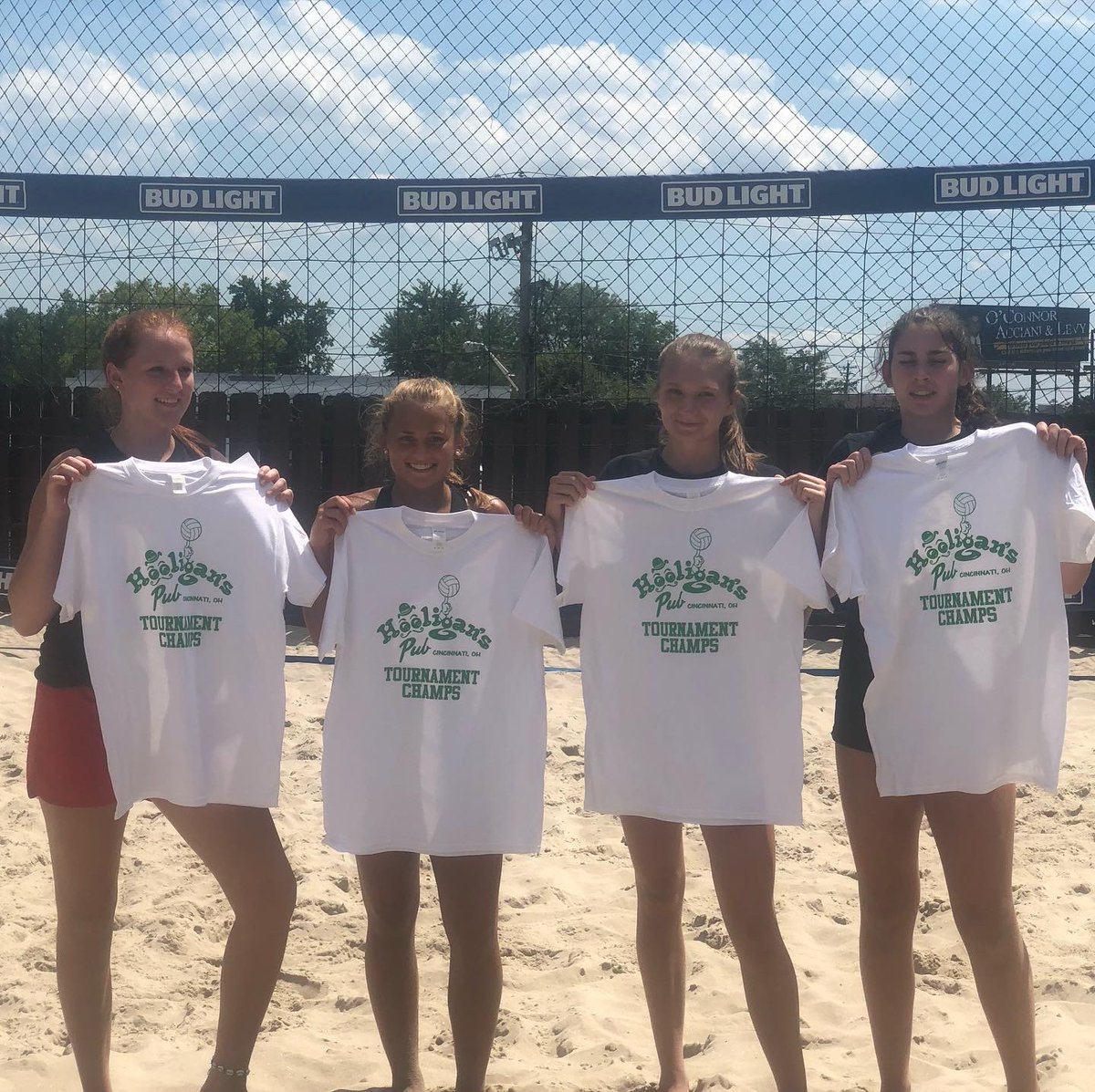 hooligans_pub's tweet image. Congratulations to the "Bad Ace Beaches" for winning our first high school sand volleyball tournament! We had a lot of fun this past weekend! Good luck in your fall seasons ladies!