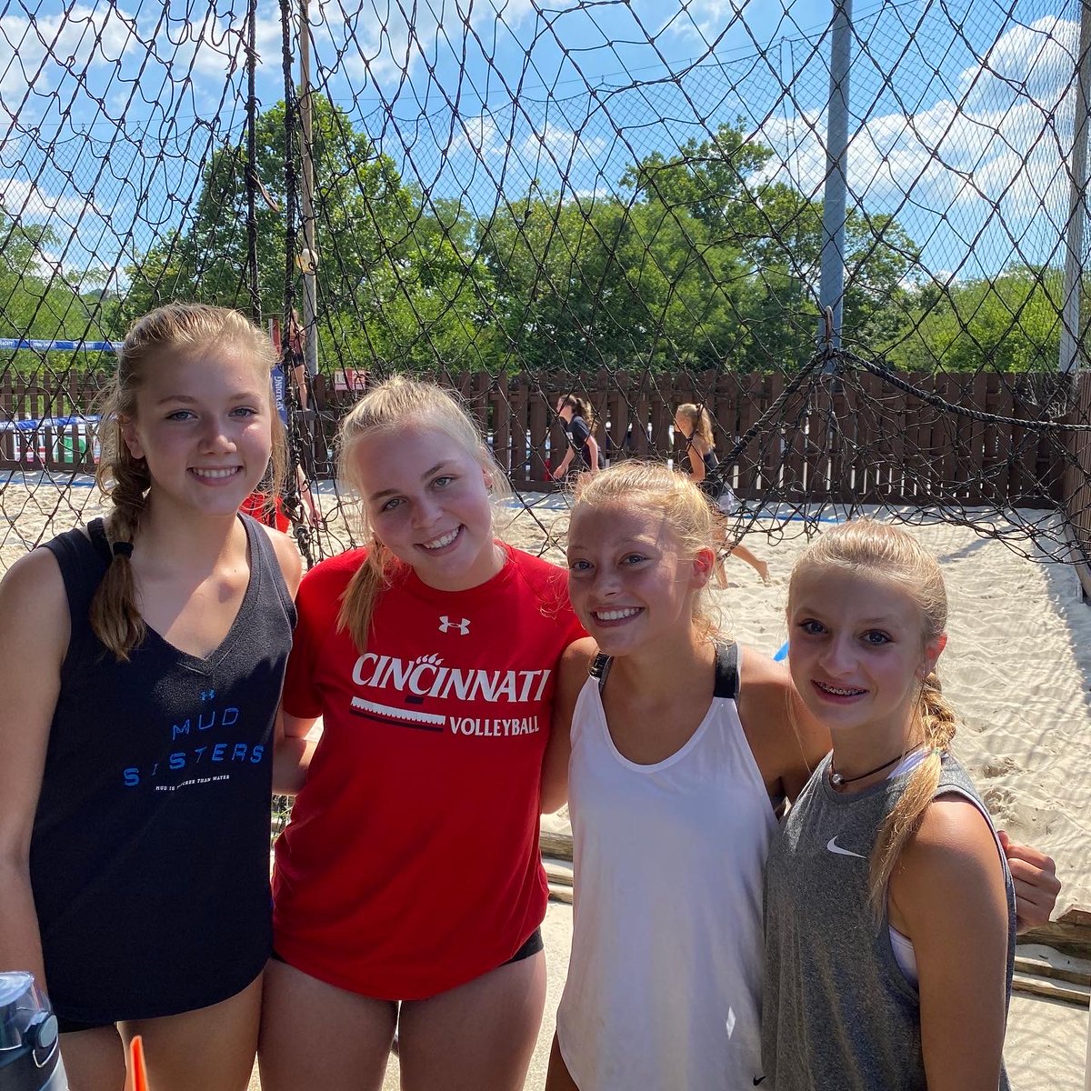 hooligans_pub's tweet image. Congratulations to the "Bad Ace Beaches" for winning our first high school sand volleyball tournament! We had a lot of fun this past weekend! Good luck in your fall seasons ladies!