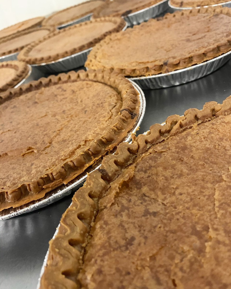 charliesnooga's tweet image. 20 chess pies ready to start the week! THIS WEEK ONLY...get 10% off your dinner deals AND add a whole chess pie for $9.99 (usually $11.99)! We’ve got the HOT deals for summer! #charlieschattanooga #chattanooga #chesspie