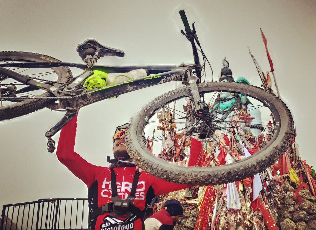 akshitgaur_'s tweet photo. We did it again! Stronger, faster - more confident than before - The Conquest of Churdhar! Can't describe that feeling when you reach the top, when you just feel the cold winds, that spiritual aura and a sense of victory! You just feel proud! #mtbhimalaya #herocycles https://t.co/4hIDf9SYhF