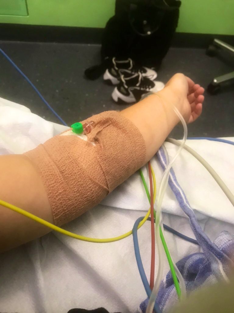 Diamondly_kink's tweet photo. And Im back the hospital again 😔 After 4 months of constant pain and vomitting they finally seem to have an idea what it could be.. thanks for everybody supporting me at this very moment. Sending hugs to all my fans and followers and hope to be back soon 💛 https://t.co/FFfPKsFl93