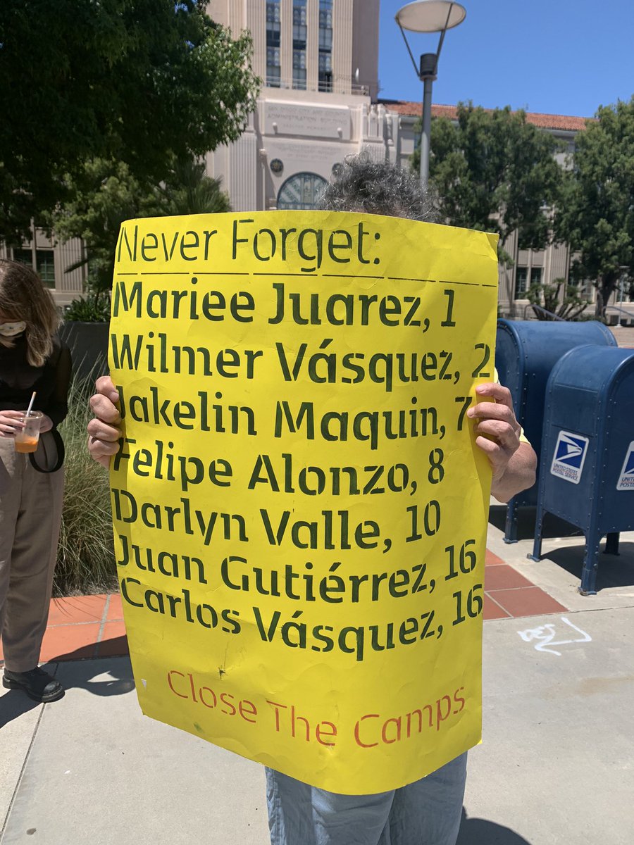 moms_wallSD's tweet photo. Supporting #GenteUnida and #D4CC #SanDiego Doctors for Camp Closure to remind of today’s deadline to release children from detention centers #OtayDetentionCenter #ReleaseTheChildren #LetThemGo #FamiliesBelongTogether https://t.co/VFLA7tv95c