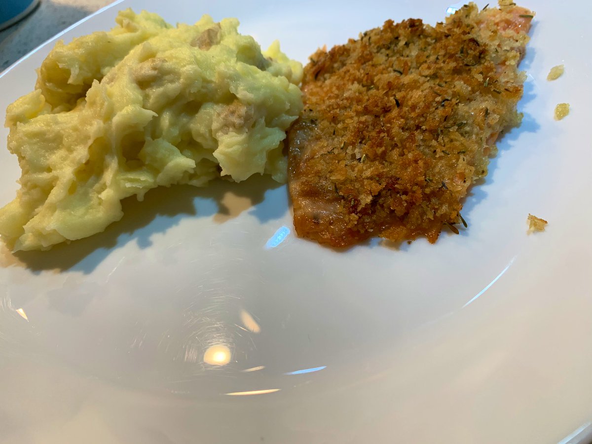 cous0ne's tweet photo. Bo made the most DELICIOUS and amazing Panko and thyme crusted salmon last night which I just had again for lunch and omg. I am so spoiled and lucky because 🥺🥺 it was so perfect and delicious #ChefBo https://t.co/lYL3wdy9nV