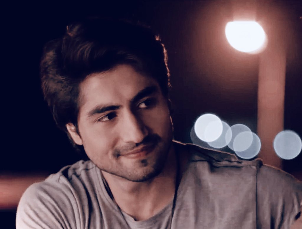 1:umm what2:I should probably turn and look like I’m paying attention 3:yeah hi how you doing4:welp I think she noticed I wasn’t listening it’s okay just smile she’ll forget what she was thinking  #HarshadChopda