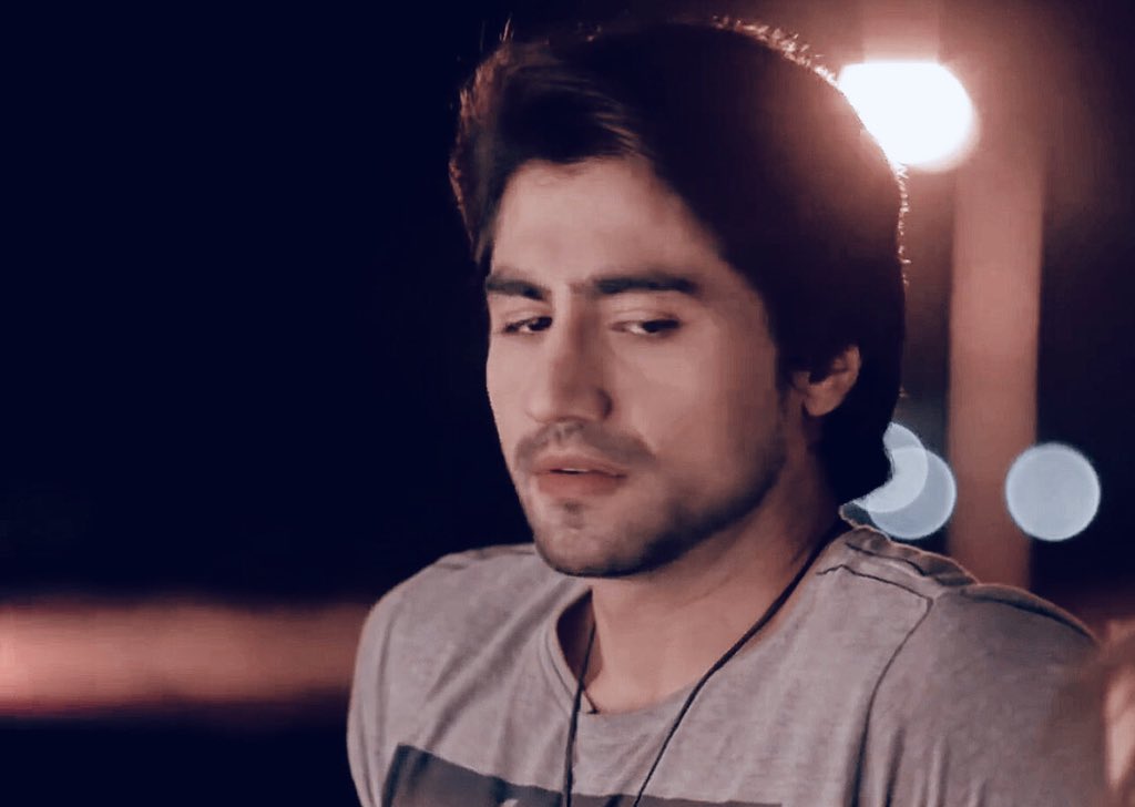 1:umm what2:I should probably turn and look like I’m paying attention 3:yeah hi how you doing4:welp I think she noticed I wasn’t listening it’s okay just smile she’ll forget what she was thinking  #HarshadChopda