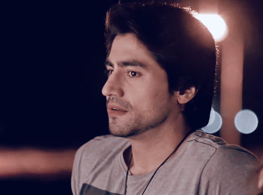 1:umm what2:I should probably turn and look like I’m paying attention 3:yeah hi how you doing4:welp I think she noticed I wasn’t listening it’s okay just smile she’ll forget what she was thinking  #HarshadChopda