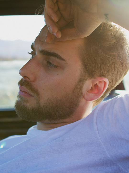 Happy birthday to our fave on-screen vet, Dustin Milligan 