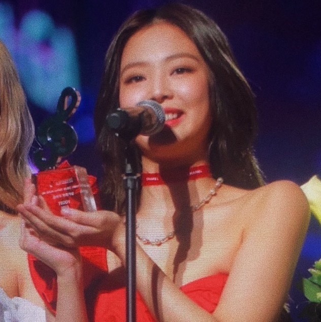 jennie tweet media