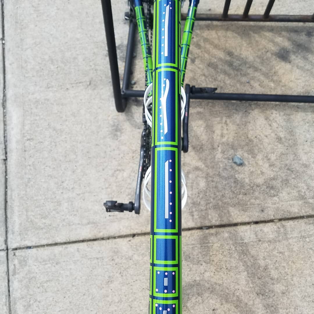 VincentMGee's tweet photo. Beautiful bikes as seen at @apexvelo - Bicycles are essentially utilitarian for me. But they don't have to look boring. Love the beauty of this Dario Pegoretti #Bicycles #Cycling #Pegoretti #DarioPegoretti https://t.co/yiuYeH67ek