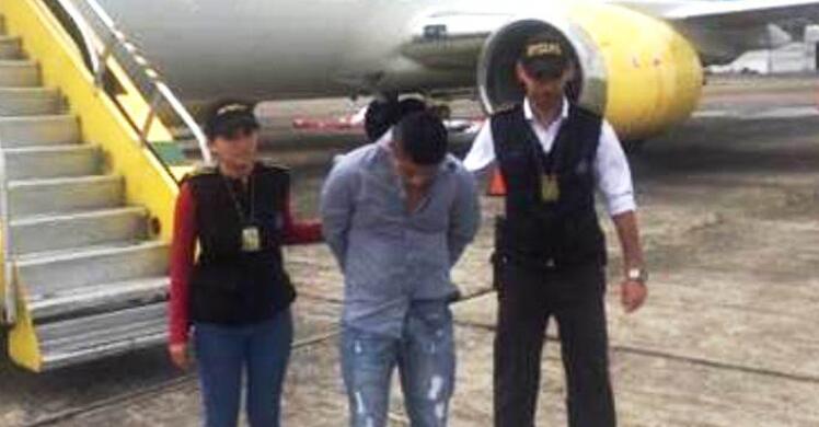 ICEgov's tweet photo. #OTD in 2017, ICE Chicago returned a Guatemalan man wanted for aggravated rape of 2 minors. https://t.co/IsyFSTomc0 https://t.co/QJF0dJlBVa