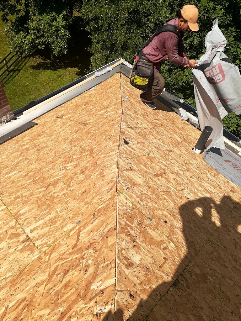 AvstenRoofing's tweet photo. How often do you see roofing done from scratch?
#Roofing #AvstenConstruction #CincinnatiRoofers https://t.co/5RCQ6stDTB