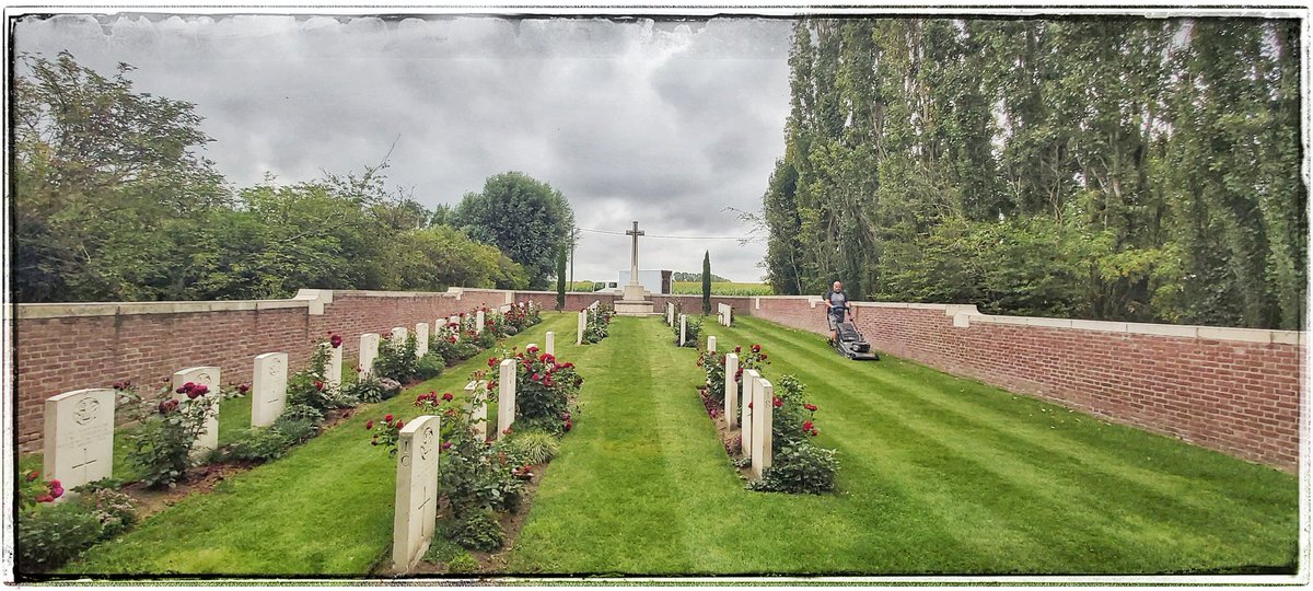 pascalenlins's tweet photo. #cwgc
Colne Valley Cemetery https://t.co/8W88rnmtTg