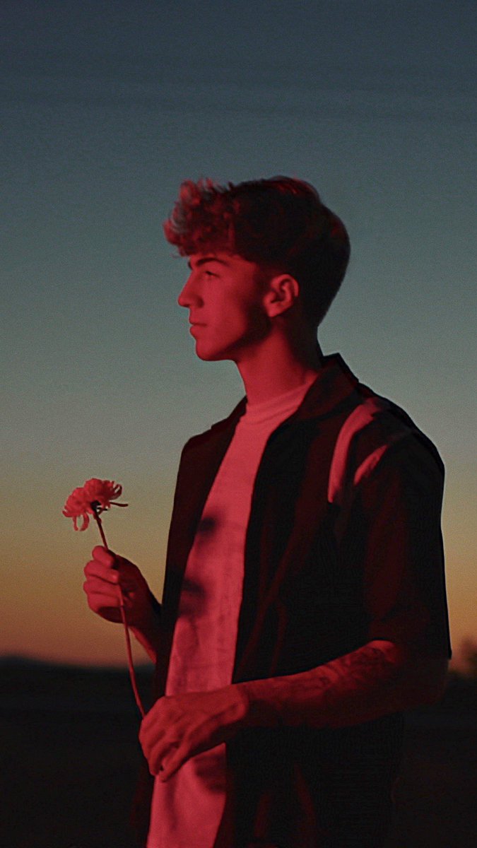 surfmesa's tweet photo. “Somewhere” coming this Friday with an NYC friend....pre save here https://t.co/TlMVrRNuNA https://t.co/ENADXKtZDw