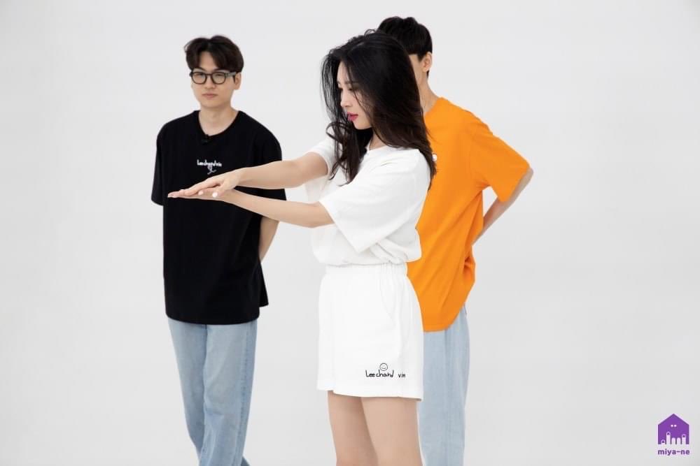 LeeSunmi_USA's tweet photo. Facebook update from Sunmi Official page - July 25, 2020

“[📸찐CUT!]

These are behind the scene photos of the last episode of 'RReal World' that was a good memory both for SUNMI's family and miya-ne🤟💜

#선미 #SUNMI
#찐세계 #RRealWorld”

(Cont 1/6) https://t.co/ikWCNL4lOL