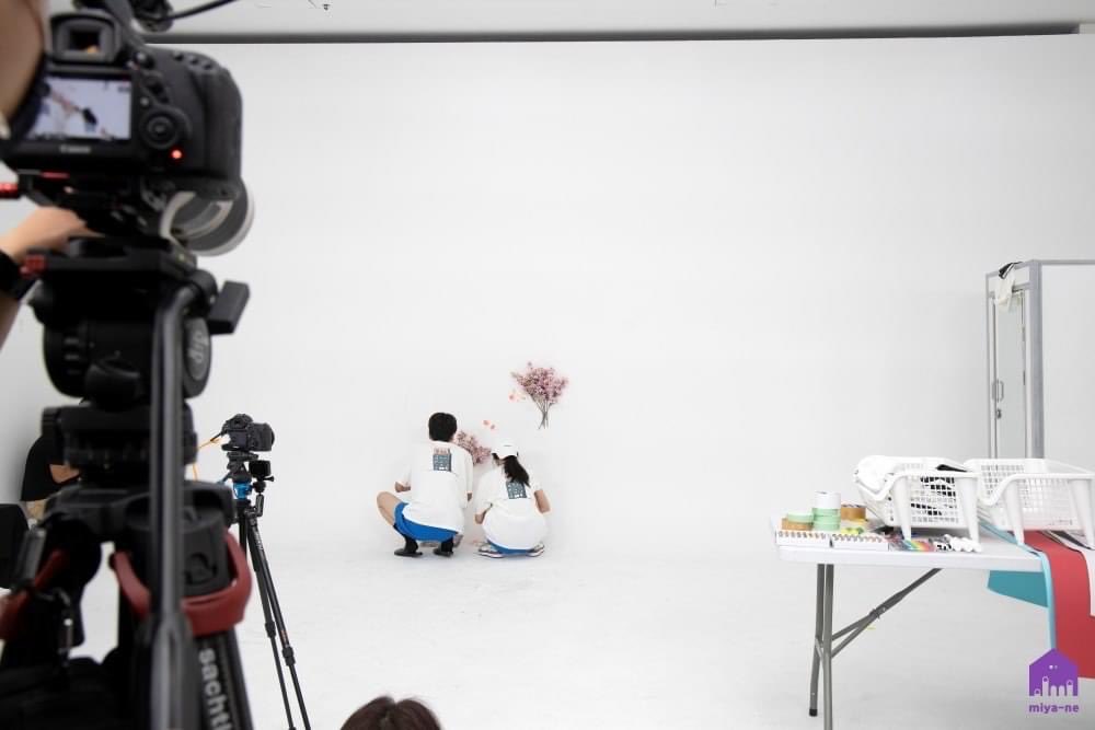 LeeSunmi_USA's tweet photo. Facebook update from Sunmi Official page - July 25, 2020

“[📸찐CUT!]

These are behind the scene photos of the last episode of 'RReal World' that was a good memory both for SUNMI's family and miya-ne🤟💜

#선미 #SUNMI
#찐세계 #RRealWorld” 

(Cont 3/6) https://t.co/IwBK3v7CjU