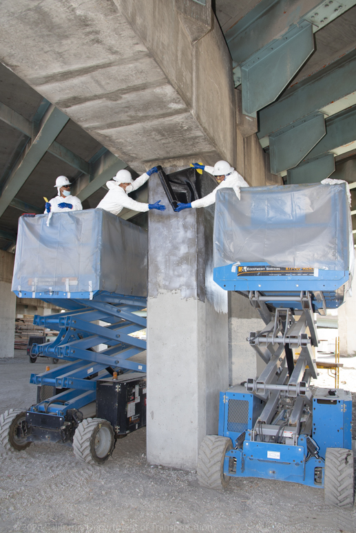CaltransD4's tweet photo. #101AlemanyProject Ongoing follow up work continues under the 101 Alemany Bridge Deck in the Alemany Circle. The column wrapping of 50 columns takes place M-F from 7a-4p involving intermittent lanes closures and delays #BeWorkZoneAlert @CaltransHQ @Tony_D4Director https://t.co/qL9J6reQZR
