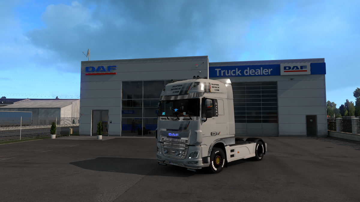 GeekPenguin2019's tweet photo. @SCSsoftware In Germany, buying/driving a new DAF XF @DAFTrucksNV with #DAFUnityEdition paint jobs. https://t.co/Sjyf1JOLpv