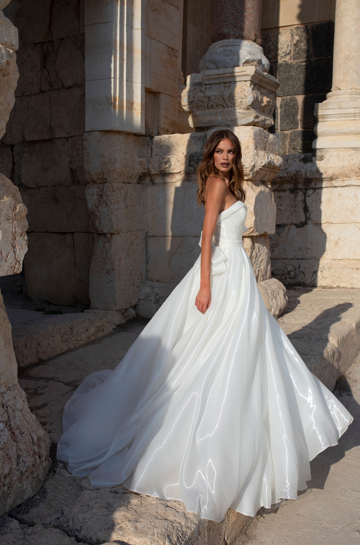 pninatornai's tweet photo. #RealCollection #Style4795 is the first and only #PninaTornai gown made of liquid organza!

Available @KleinfeldBridal 
Photo: Alexander Lipkin
Makeup: Ortal Elimeleh 
Hair: Benjamin Ruimi https://t.co/MVfFfiqCAN