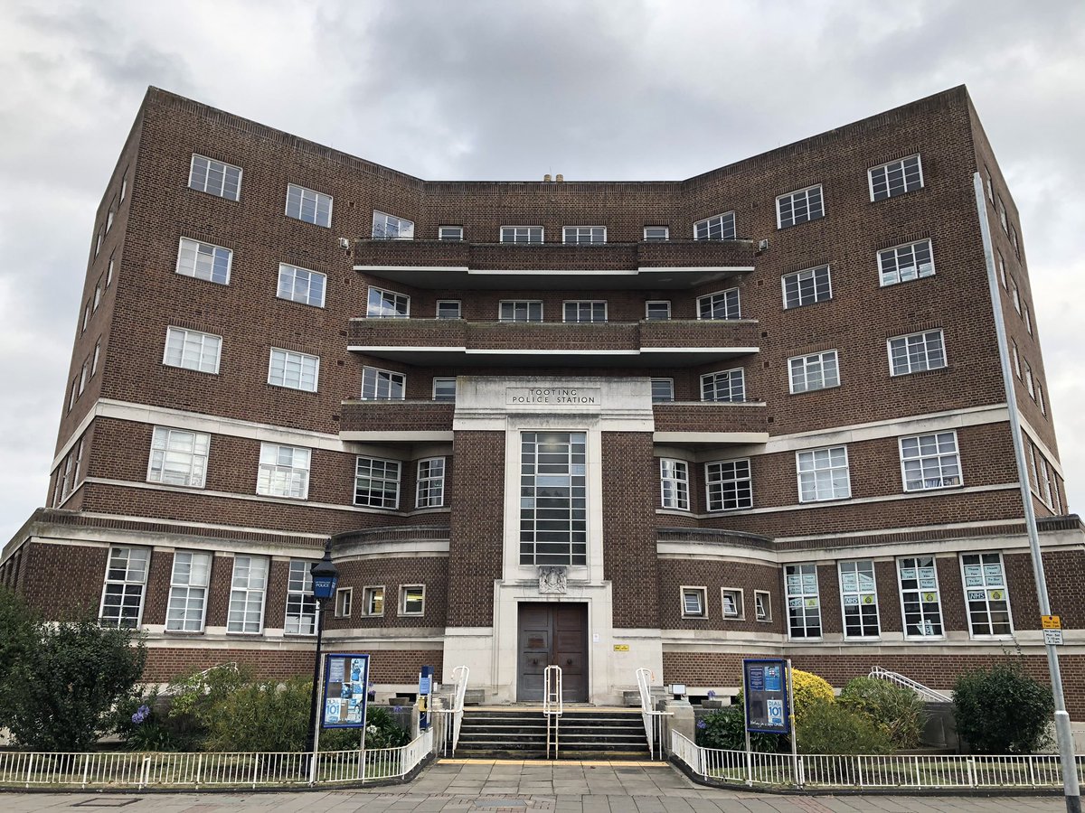 Here’s Tooting Police Station... like an open book – bei  Tooting Police Station