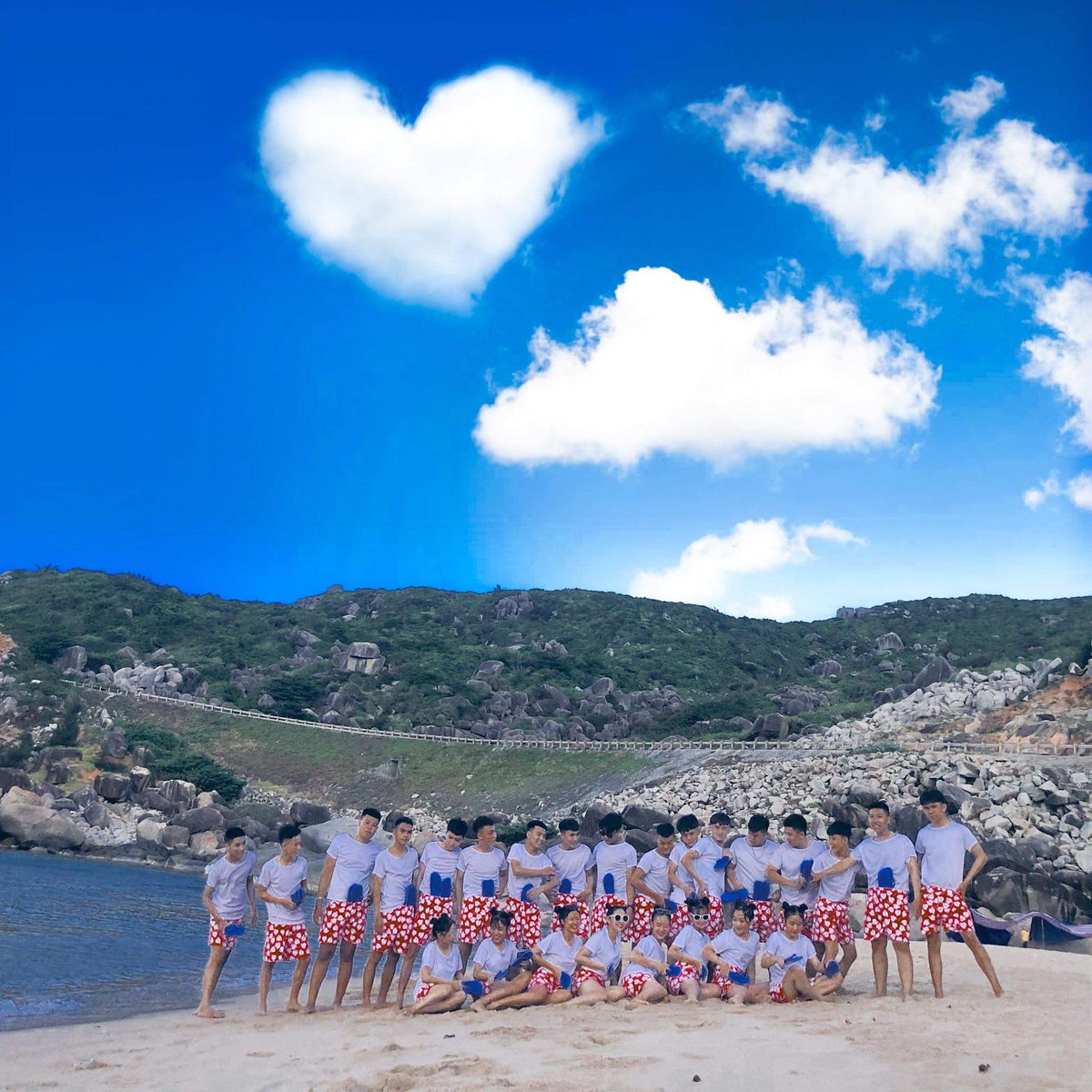TTthuytienn's tweet photo. My class❤ https://t.co/WNE29CsF8v