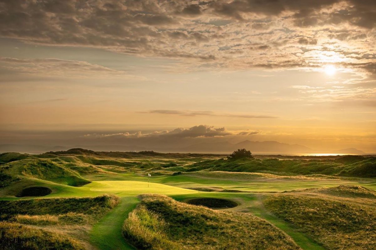 RoyalTroonGC's tweet photo. The view from the 8th tee on a summer’s evening is nothing short of spectacular. #RoyalTroon 📷: IG/abfowler https://t.co/7EfKrnIvHq