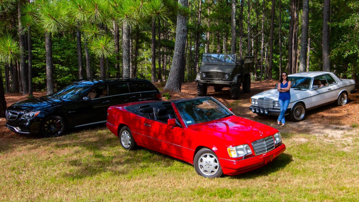BenzBlogger's tweet photo. Can you tell I don't have an HOA?
#parkingintheyard #E320 #E63 #AMG #300CD #unimog https://t.co/E81NdWDQHl