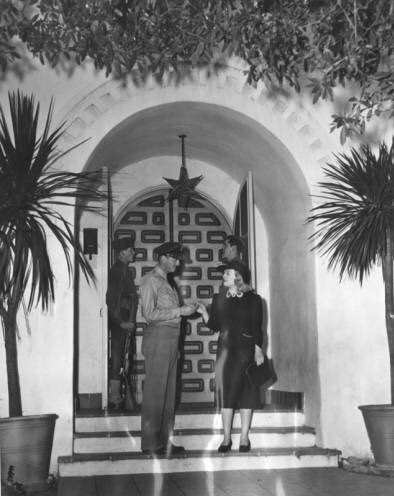 Marion Davies turning in keys