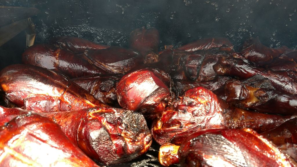 nomadsbbq's tweet photo. Find us right next to King Kong Custom Audio &amp; Accessories @ 9999 Central NE Today until we sell out🤘🍗😋 Pulled Pork, Hotlinks and Turkey Legs on the menu today!

#nomadsbbq #ABQlocalscene #burquelocals #awesomebbq #buyABQlocal #BBQ #abq  #Turkeylegs #Pulledpork #Hotlinks https://t.co/u9qy3Vmz1a
