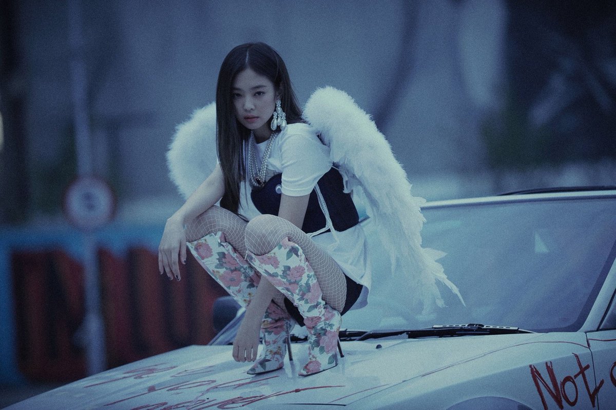 jendeukiebabo's tweet photo. Jennie set another record with “SOLO” as the 1st Korean Female Solo Artist to achieve 500 million views on Youtube!!! Blinks are so proud of you Jennie ❤️ Congrats to our queen! 🎉🎉🎉 

#JennieSOLO500M
#RecordsFairyJennie https://t.co/dMOclSPBM0
