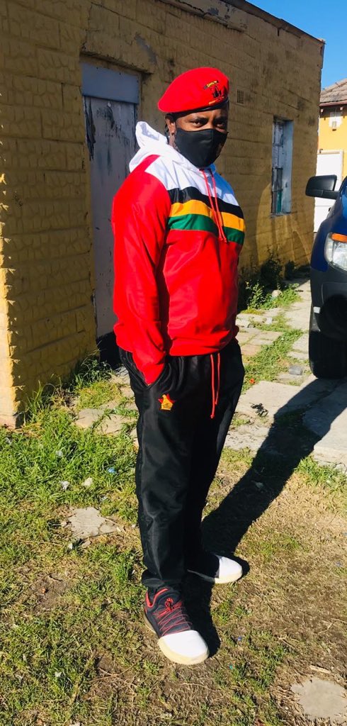 CdeGibson's tweet photo. Zimbabwe 🇿🇼 ndeyedu 
Zimbabwe 🇿🇼 ndeye ropa
Zimbabwe 🇿🇼 ndeyechipikirwa 

Musaita mafunnies!

Ndini ndadaro 
#CapeYouthCommander
#Gandanga 

@ZANUPF_CAPE_YL 
@ZANU_PF_YL 
@ZanuPFYLUK 
@zanupf_patriots 
@TendaiChirau 
@bukhosimnqobi https://t.co/kOaE4XdFtK