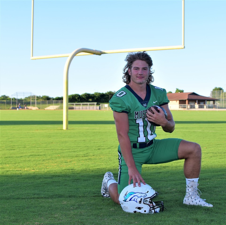 MarquetteFootbl's tweet photo. The Marquette Football Seniors would like to unveil............ The 2020 KELLY GREENS #Dominate20 #GreenMachine https://t.co/ithAXaav1g