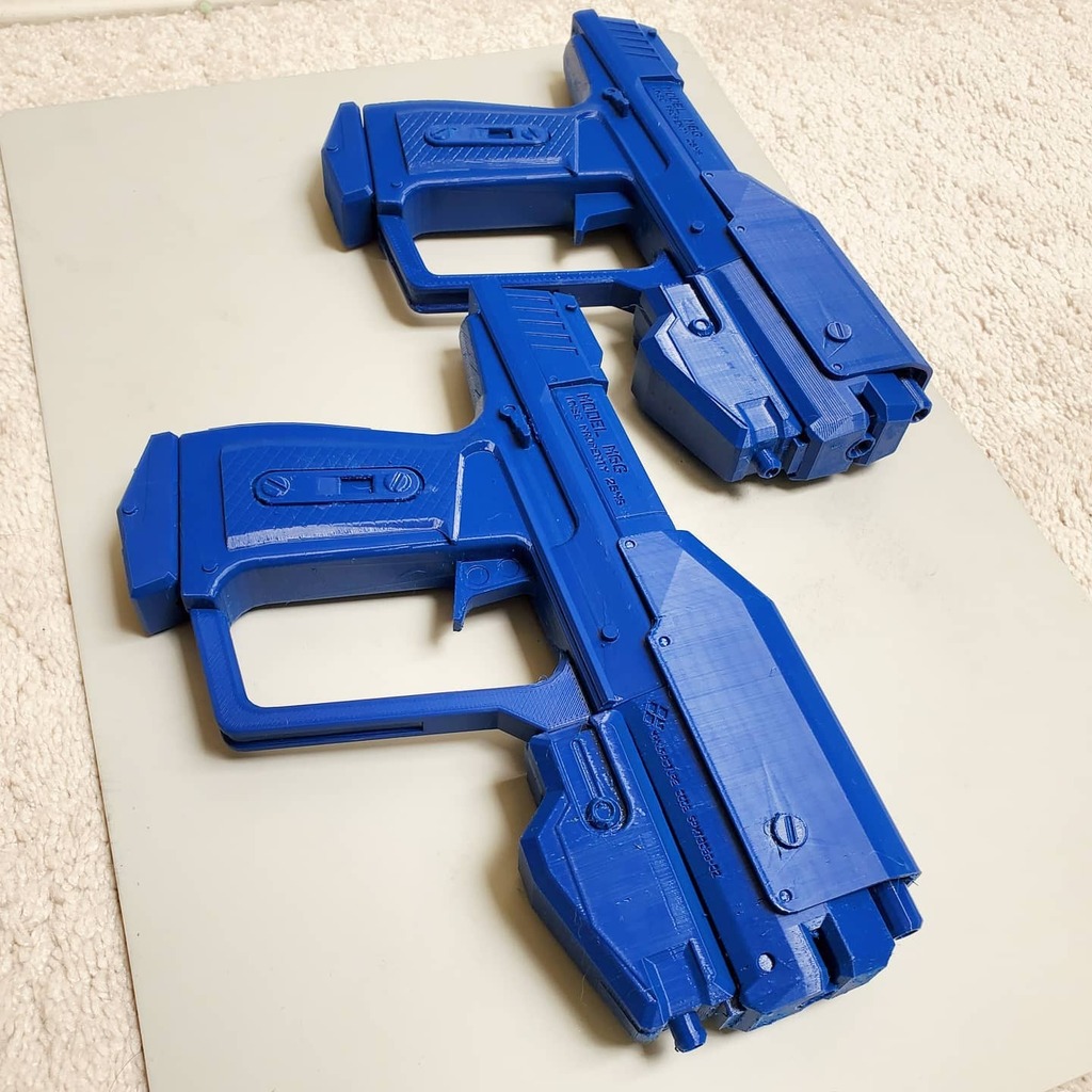 BenedictChoy's tweet photo. Let's play spot the difference!
Can you spot the little detail changes I made between v2 and v3 of the pistols?
#halo #cosplay #halocosplay #wip #cosplaywip #cosprogress #props #propmaking #cosplayprop #haloprops #xbox #haloinfinite #haloreach #3dprint… https://t.co/4bqw1LVwBz https://t.co/Wj3rOLe1iw
