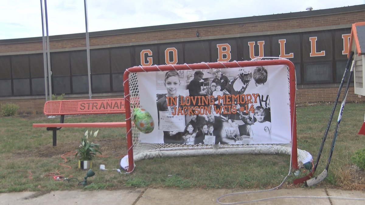 JordanStrack's tweet photo. ❤️❤️ They’ve set up a memorial at Stranahan Elementary for 9-year-old Jackson Weis who was killed in a car accident this past weekend. It’s heartbreaking, but the hockey community is rallying around the family. ❤️❤️ https://t.co/iygqCC1pat