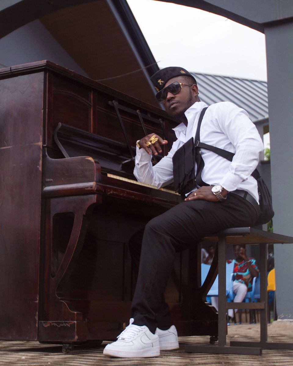 Flowkingstone_'s tweet photo. Falling Official Video by Flowking Stone ❤️❤️❤️
Out Now!!! 🔥🔥🔥Youtube! Chk it Out
https://t.co/GgXfEuEWv1 https://t.co/pqriEFN9Ec