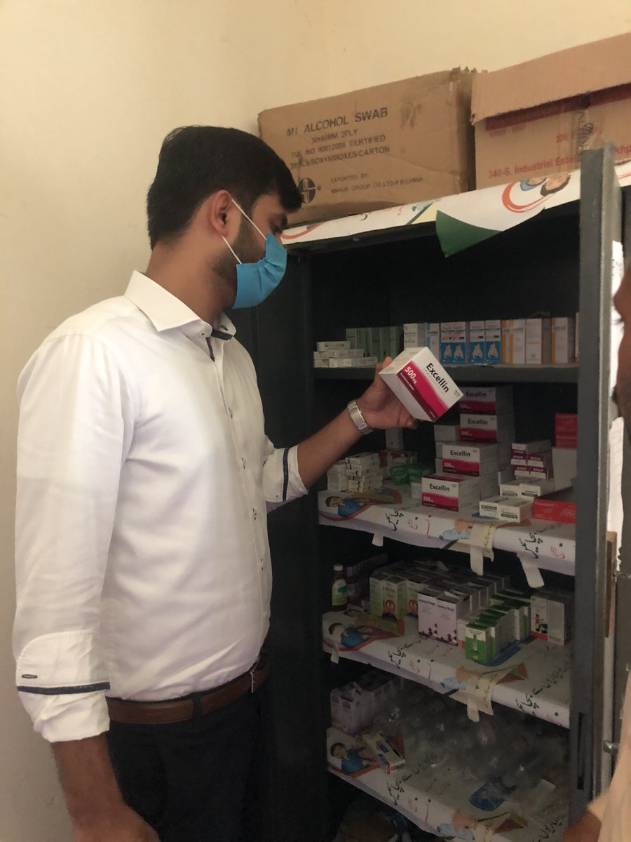 AJuglote's tweet image. AC Juglote paid a surprise visit to FAP Damot and inspected the condition of facility, staff attendance register, paitients treatment register and availability of medicines. 
Confiscated the expired medcines and called meeting of DSM PPHI.

#GilgitAdmin is at work
@DCGILGIT