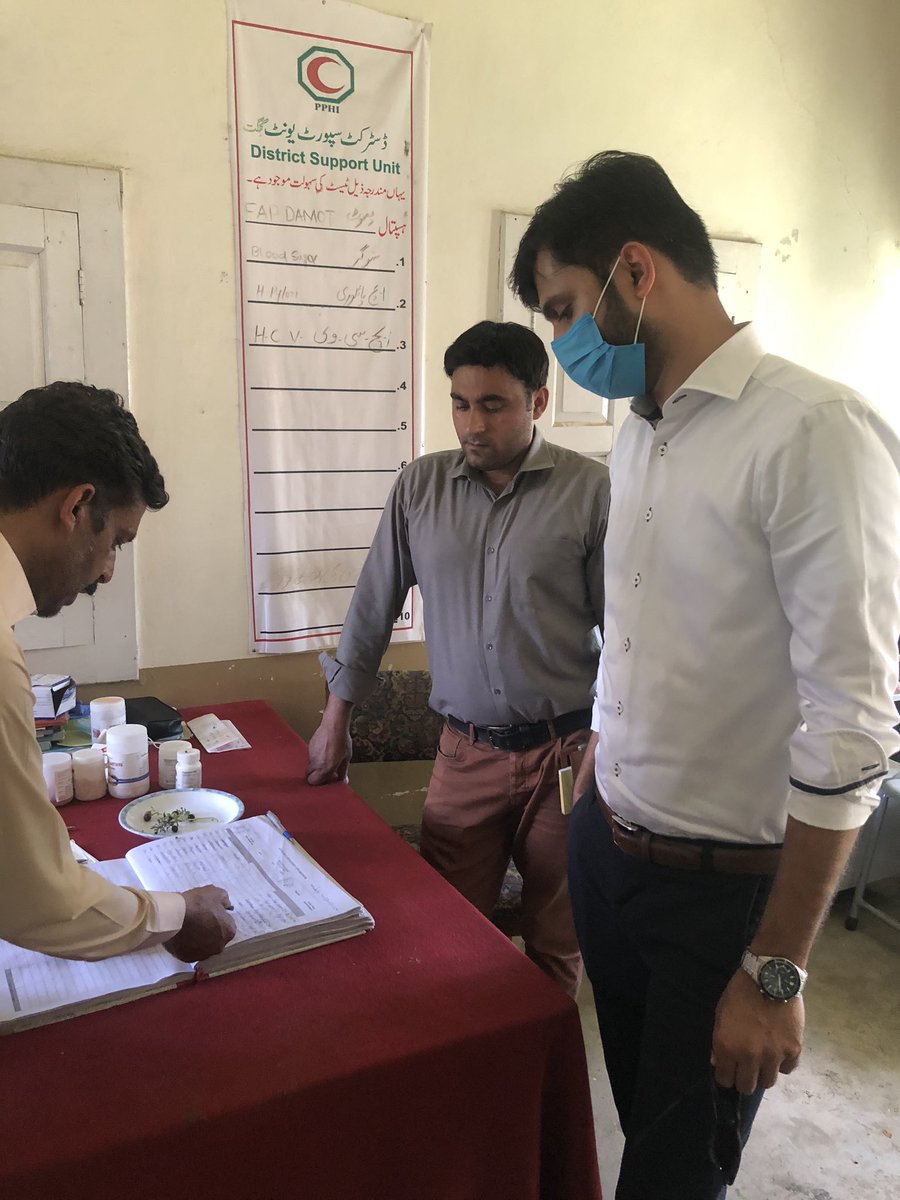 AJuglote's tweet image. AC Juglote paid a surprise visit to FAP Damot and inspected the condition of facility, staff attendance register, paitients treatment register and availability of medicines. 
Confiscated the expired medcines and called meeting of DSM PPHI.

#GilgitAdmin is at work
@DCGILGIT