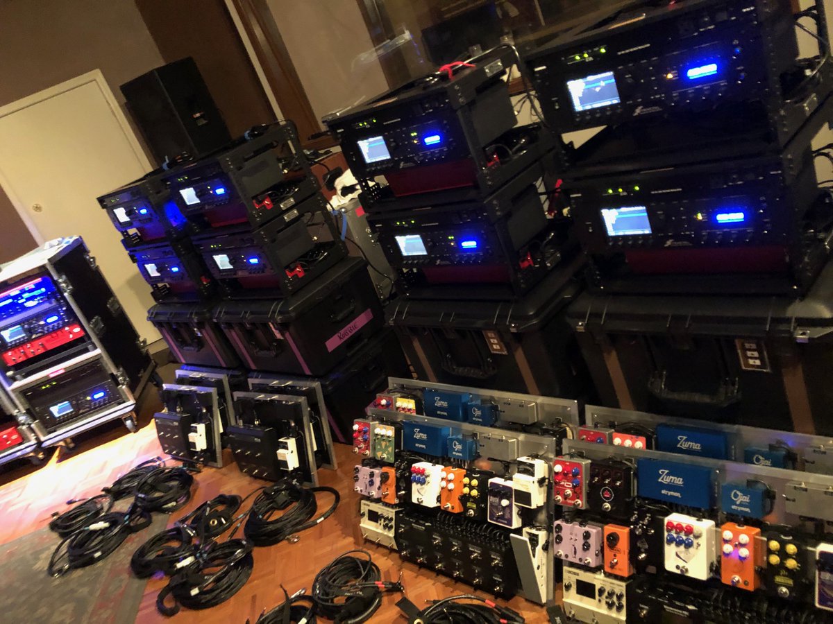 fractalaudio's tweet photo. If you ever wondered how @thekillers get their killer tones... 😍 https://t.co/6WxByAnLRf